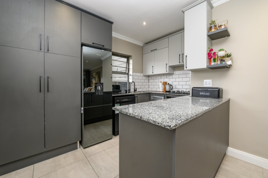 2 Bedroom Property for Sale in Kabega Park Eastern Cape